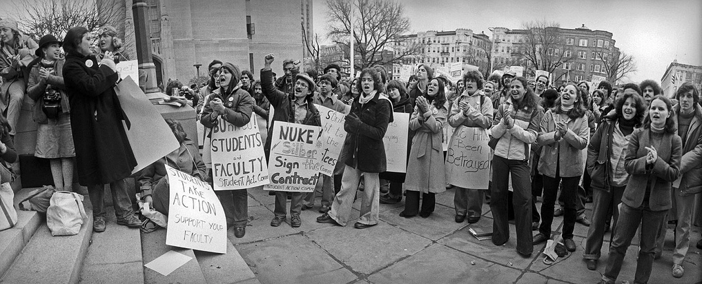 Students support Boston University faculty strike | HowardZinn.org