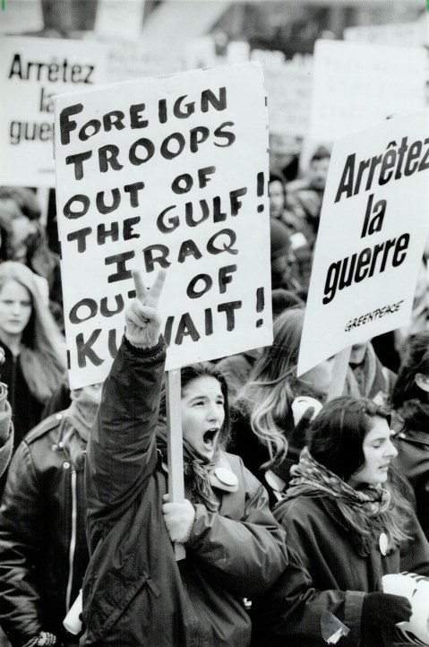 Protesters oppose Persian Gulf War, 1991 | HowardZinn.org